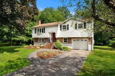 21 Freeport Dr, Burlington, MA 01803