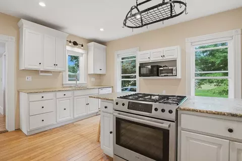 Kitchen - 14 Carr St, Sutton, MA 01590 photo 3 of 4