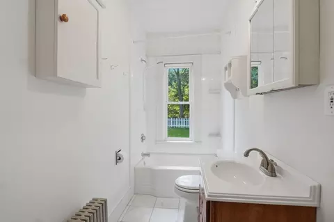 Bath - 14 Carr St, Sutton, MA 01590 photo 1 of 2