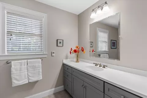 Bath - 23 Allen Pl #23, Scituate, MA 02066 photo 2 of 5