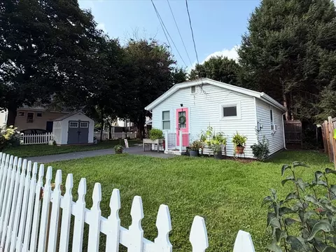 47 W School St, Westfield, MA 01085