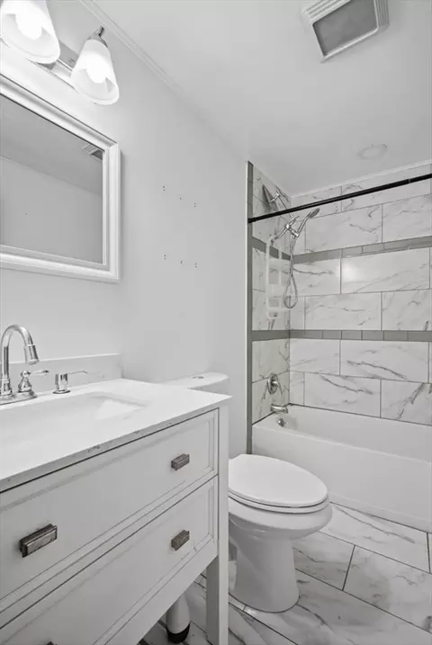 Bath - 146-148 King St, Springfield, MA 01109 photo 2 of 4