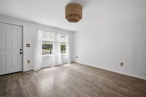 Living - 146-148 King St, Springfield, MA 01109 photo 4 of 8