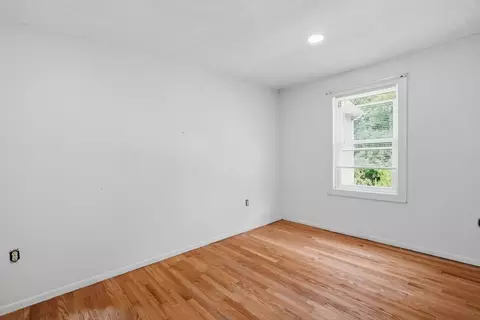 Bedroom - 146-148 King St, Springfield, MA 01109 photo 6 of 8