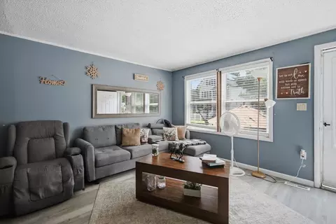 Living - 146-148 King St, Springfield, MA 01109 photo 7 of 8