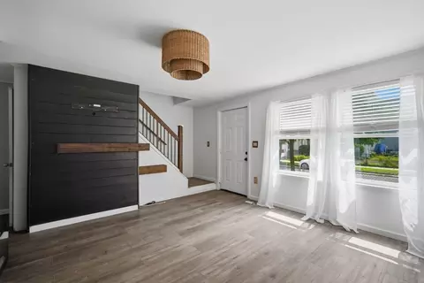 Living - 146-148 King St, Springfield, MA 01109 photo 5 of 8