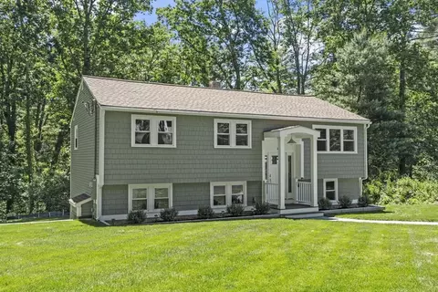 62 Queenland, Billerica, MA 01821