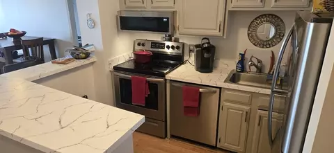 4975 Washington St #310, West Roxbury, MA 02132