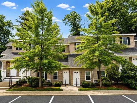 33 Mcgillen Dr #33, Leominster, MA 01453
