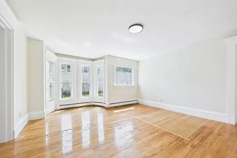 Living - 398 Main St, Wareham, MA 02571 photo 5 of 8