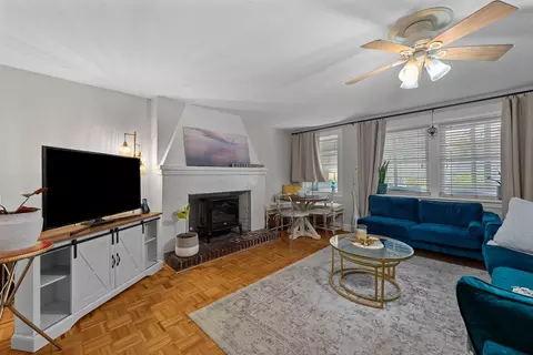 Living - 36 Elm St #B, Worcester, MA 01609 photo 4 of 5
