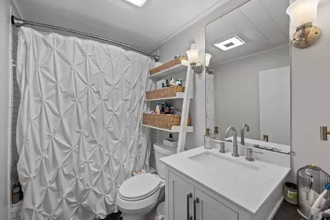 Bath - 36 Elm St #B, Worcester, MA 01609 photo 1 of 1