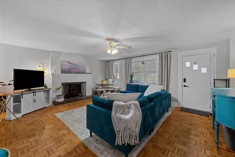 Living - 36 Elm St #B, Worcester, MA 01609 photo 2 of 5