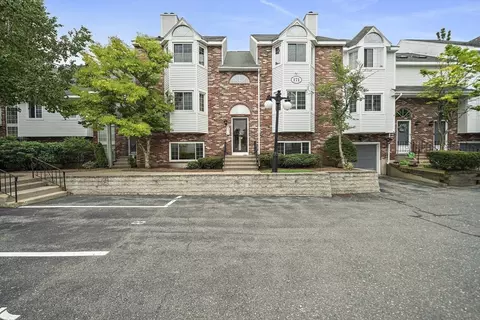 171 Tall Oaks Dr #F, Weymouth, MA 02190