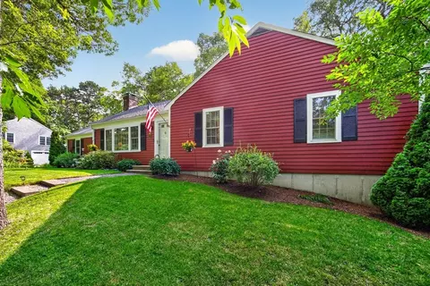 7 Bent Bluff Ln, Yarmouth, MA 02675