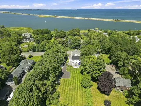 65 Warren Ave, Plymouth, MA 02360