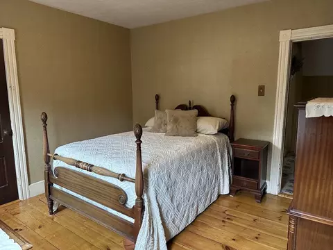 Bedroom - 90 Locust Ave, Worcester, MA 01604 photo 3 of 5