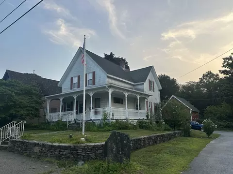 90 Locust Ave, Worcester, MA 01604