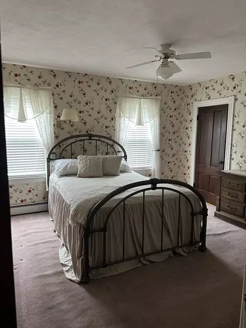 Bedroom - 90 Locust Ave, Worcester, MA 01604 photo 1 of 5