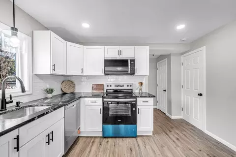 196 Massasoit St, Springfield, MA 01107