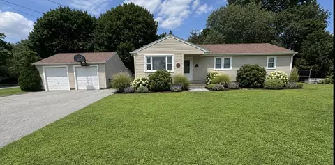 91 Pageotte St, Acushnet, MA 02743
