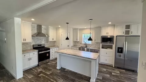 3 Rose Ln, Sturbridge, MA 01566