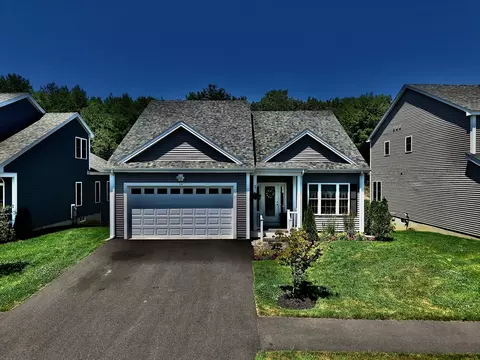 18 Tea Party Cir #18, Holden, MA 01520