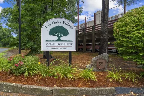 55 Tall Oaks Dr #705, Weymouth, MA 02190