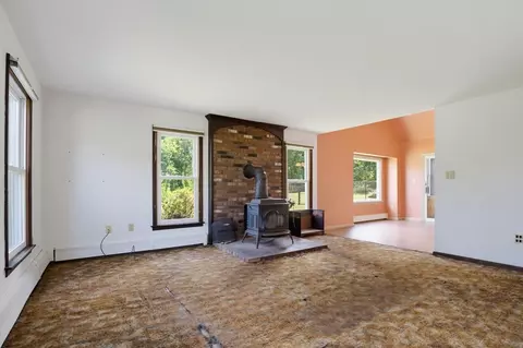 Living - 22 Purgatory Rd, Sutton, MA 01590 photo 3 of 8