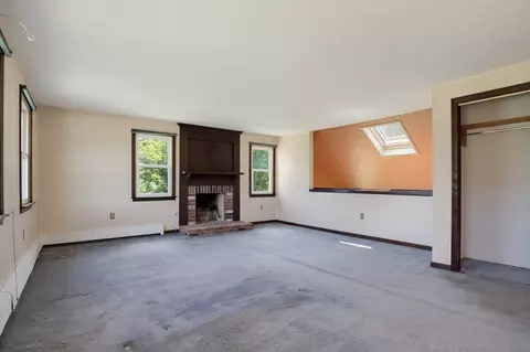 Living - 22 Purgatory Rd, Sutton, MA 01590 photo 7 of 8
