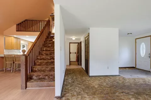 Entry Way - 22 Purgatory Rd, Sutton, MA 01590 photo 2 of 3