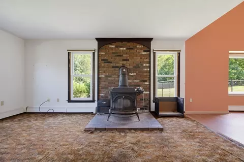 Living - 22 Purgatory Rd, Sutton, MA 01590 photo 4 of 8