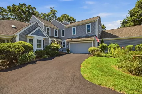 6 Hidden Bay Dr #6, Dartmouth, MA 02748