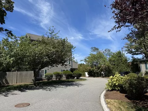 Exterior - 97 Sylvan St #7, Danvers, MA 01923 photo 3 of 4
