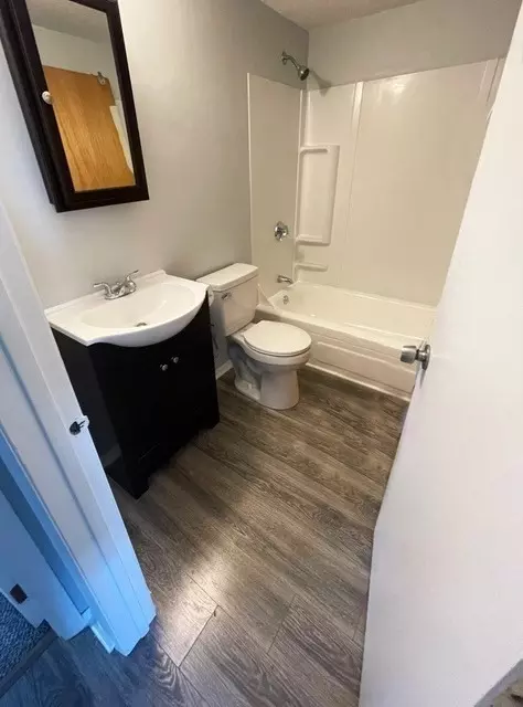 Bath - 124 Ash St, Fall River, MA 02724 photo 1 of 1