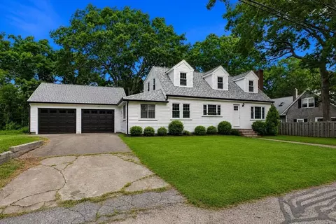 17 Winthrop Rd, Plymouth, MA 02360