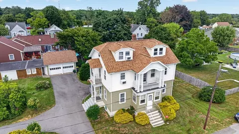 84 Third St, Somerset, MA 02726