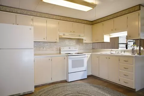 Kitchen - 146 Queen Dr, Wareham, MA 02576 photo 2 of 4