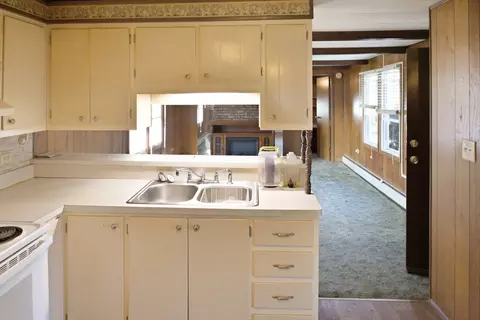 Kitchen - 146 Queen Dr, Wareham, MA 02576 photo 4 of 4