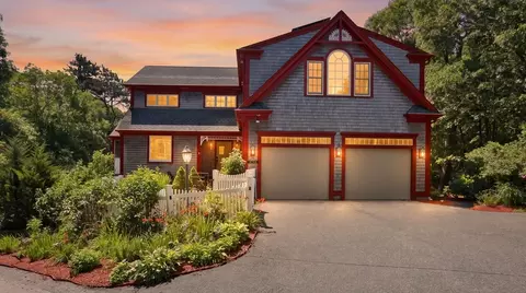 9 Horseshoe Bend Way, Mashpee, MA 02649