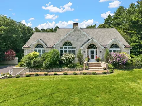 10 Edna Cir, Freetown, MA 02717