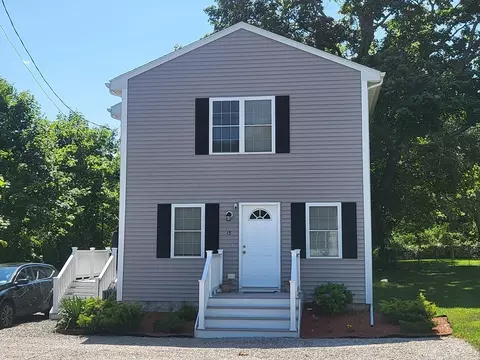15 Chipaway Rd, Freetown, MA 02717