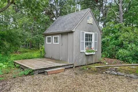 Exterior - 9 Codman Spring Rd, Edgartown, MA 02539 photo 10 of 11