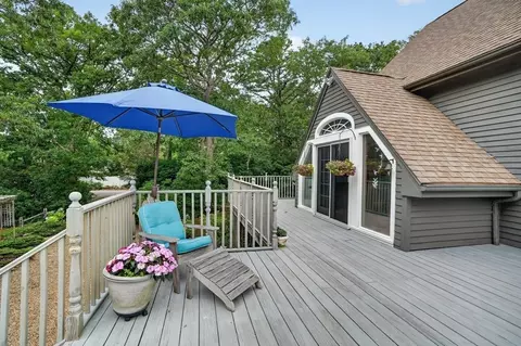 Exterior - 9 Codman Spring Rd, Edgartown, MA 02539 photo 8 of 11