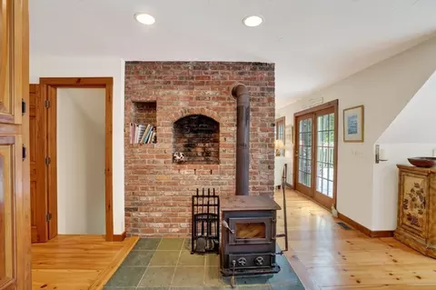 Entry Way - 9 Codman Spring Rd, Edgartown, MA 02539 photo 2 of 3