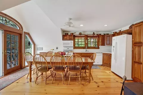 Dining - 9 Codman Spring Rd, Edgartown, MA 02539 photo 1 of 2