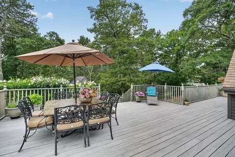 Exterior - 9 Codman Spring Rd, Edgartown, MA 02539 photo 5 of 11