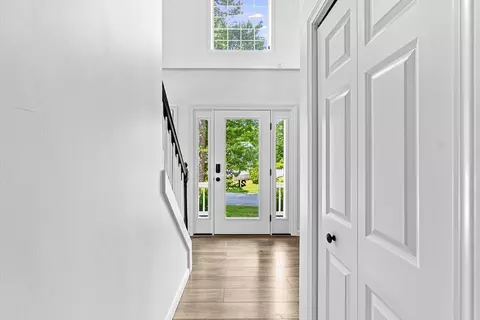 Entry Way - 21 Forestview Dr, Fairhaven, MA 02719 photo 2 of 6