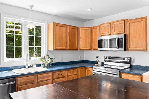 Kitchen - 21 Forestview Dr, Fairhaven, MA 02719 photo 3 of 4