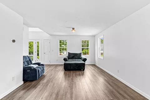 Living - 21 Forestview Dr, Fairhaven, MA 02719 photo 3 of 4